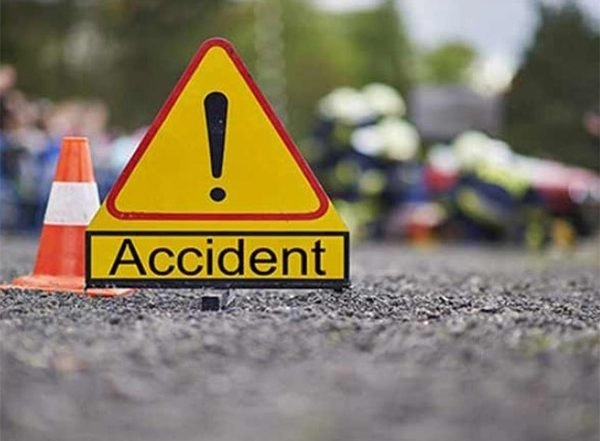 India News | UP: 2 Killed, 35 Injured After Bus Skidded off Agra-Lucknow Expressway