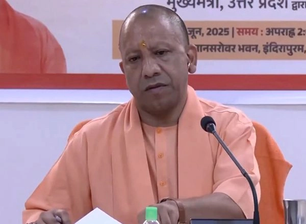 India News | Ghaziabad: UP CM Yogi Adityanath Instruct Officials to Ensure Smooth Kanwar Yatra