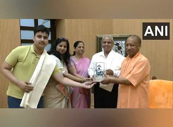 India News | UP: Family Members of Axiom Mission 4 Pilot Shubhanshu Shukla Meet CM Yogi in Lucknow