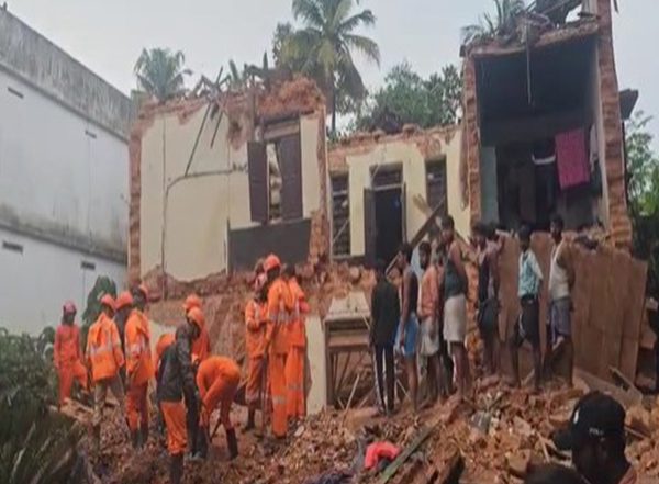 India News | Kerala: 3 Migrant Workers Dead After Building Collapses in Thrissur; Minister Orders Inquiry