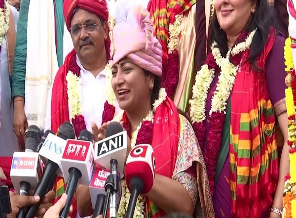 India News | Delhi CM Rekha Gupta Participates in Jagannath Rath Yatra in Hauz Khas