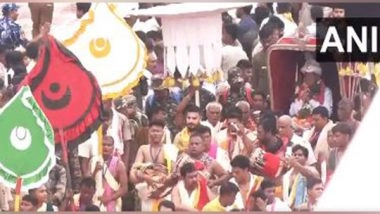 India News | Odisha: Gajapati Maharaja Performs Chhera Pahanra Ritual, Sweeps Rath Yatra Chariots with Golden Broom in Puri