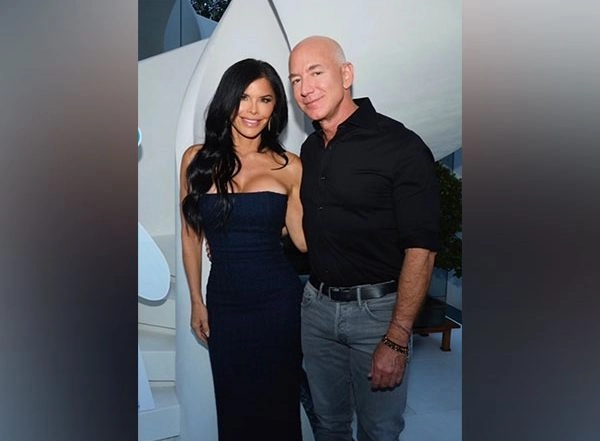 Entertainment News | Jeff Bezos, Lauren Sanchez Are Now Married