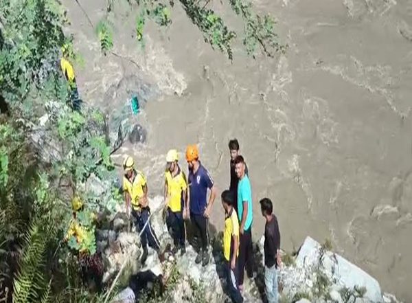 India News | Rudraprayag Bus Accident: Working to Give Bodies Back to Relatives, Says DM