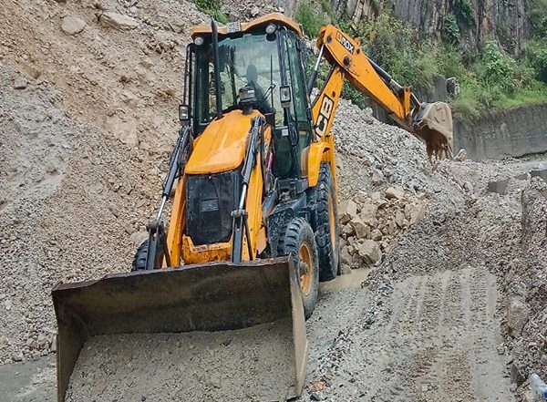 India News | Uttarakhand: Passenger Movement Halted After Badrinath-Rishikesh Highway Blocked Due to Heavy Rains