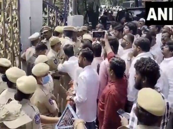 India News | Hyderabad: BRS Party Corporators Protest at Municipal Corporation Office over Name Change of Annapurna Canteen