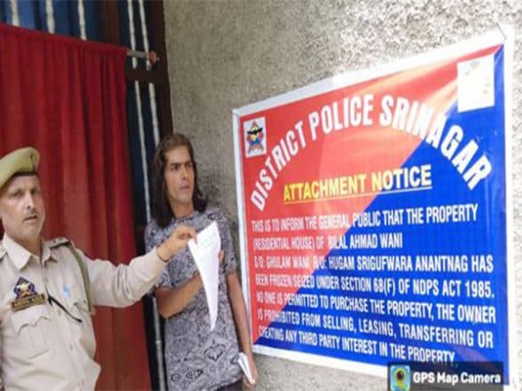 India News | Srinagar Police Attaches Rs 50 Lakhs Worth Property of Notorious Drug Peddler Under NDPS Act