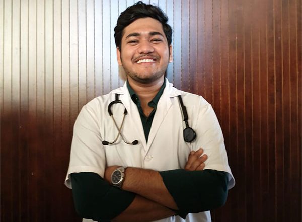 India News | Het Joshi, Enrolled Through Gujarat's Shala Praveshotsav, Becomes Doctor