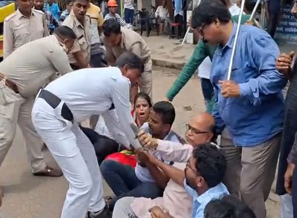 India News | West Bengal: Congress Stages Protest in Durgapur over Gangrape of Law Student