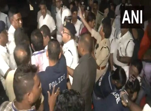 India News | West Bengal: Police Detain BJP Leaders Protesting at Lalbazar over Kolkata Gangrape Case