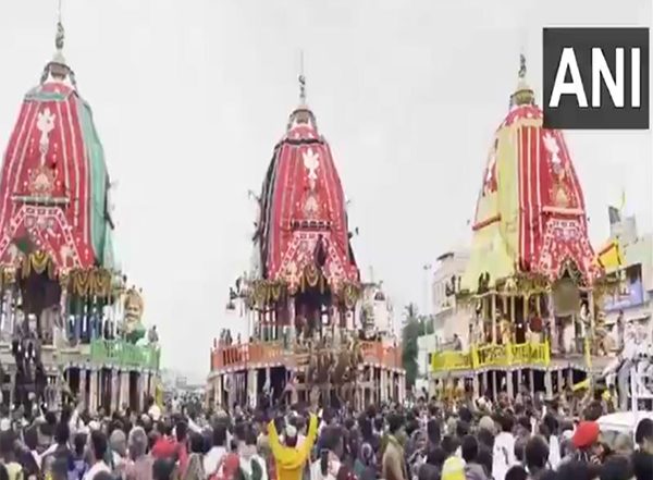 India News | Puri: Devotees from Across World Participates in Jagannath Rath Yatra on Day 3