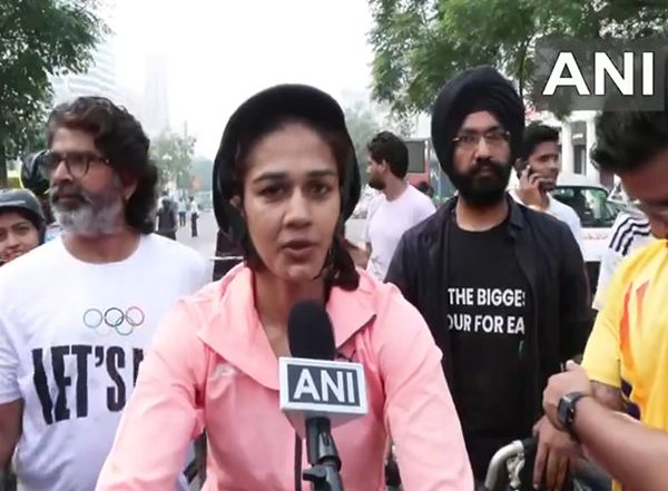 India News | Babita Phogat Cycles in Delhi's Fit India Initiative, Promotes Healthy Lifestyle
