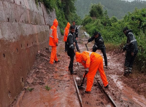 India News | Himachal: Landslides Near Koti and Sanwara Delay Kalka-Shimla Trains by 3 Hours