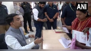 India News | Goa CM Pramod Sawant Holds Janta Darbar in Sanquelim, Listens to Grievances of People