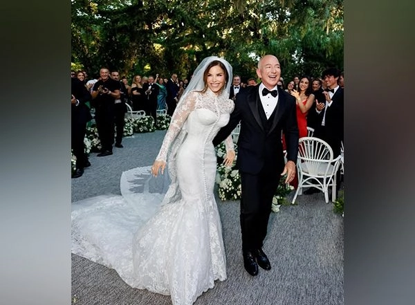Entertainment News |  Lauren Sanchez Wipes Instagram Posts After Wedding to Jeff Bezos