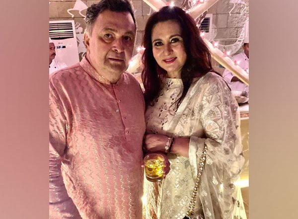 Entertainment News | Poonam Dhillon Recalls How Rishi Kapoor Could Sing Sad Songs with a Smile