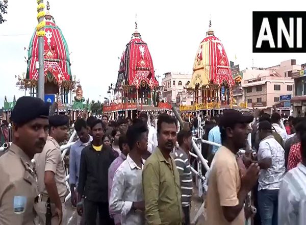 India News | Odisha: Devotees Throng Puri on Fourth Day of Annual Rath Yatra