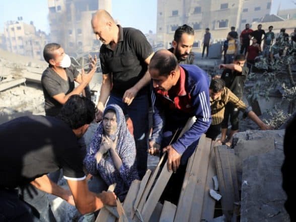 World News | Israel Pounds Gaza City After Forcing Evacuation Orders