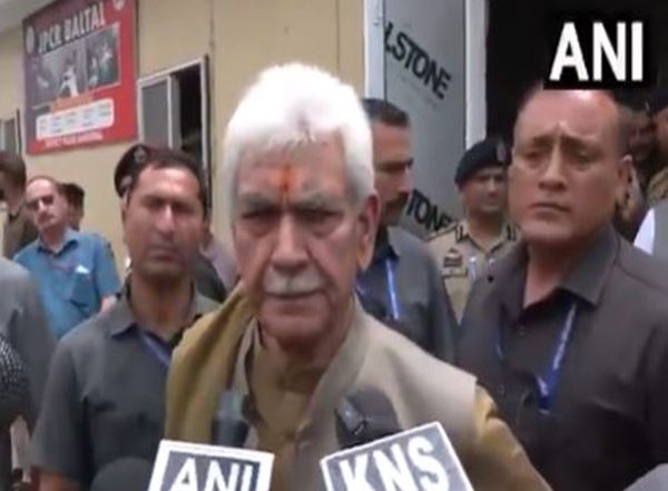 India News | J-K LG Manoj Sinha Visits Baltal Base Camp to Review Amarnath Yatra Arrangements