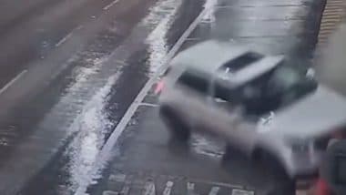 Accident Caught on Camera in Mumbai: Driver Injured After High-Speed Car Overturns Inside Southbound Tunnel of Coastal Road, Terrifying Video Surfaces