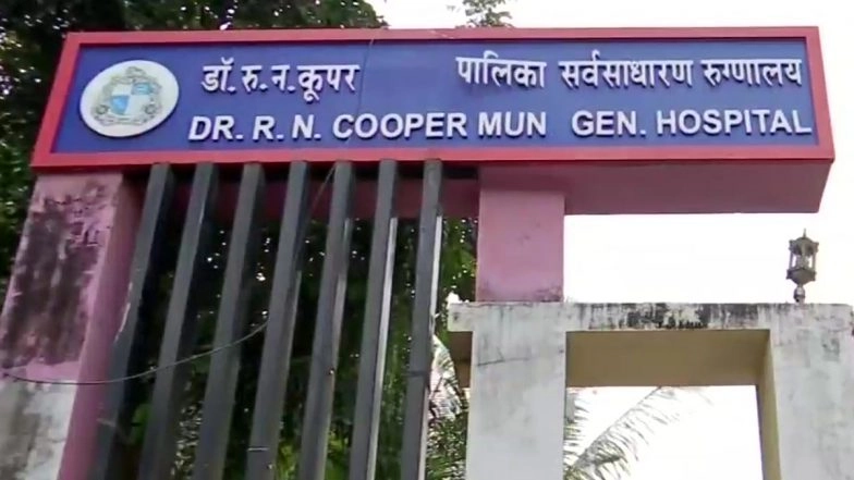 Mumbai Shocker: Elderly Woman Suffering From Skin Cancer Dumped by Grandson in Pile of Garbage in Aarey Colony, Admitted to Cooper Hospital After 8 Hours of Struggle; Probe Launched