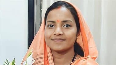 'England Ke Log Aate Hai Kya': Chhattisgarh Minister Laxmi Rajwade Loses Cool After Seeing 'Push' and 'Pull' Sign in English on Her Residence Office, Instructs Officials To Replace It With Hindi Signs (Watch Video)