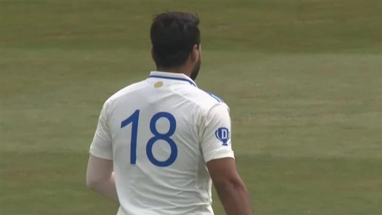 Mukesh Kumar Spotted Wearing Virat Kohli's No 18 Jersey During India A vs England Lions 1st Unofficial Test Match, Pic Goes Viral