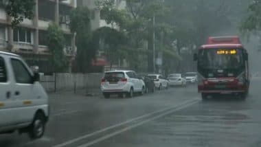 Mumbai Rains: Heavy Rainfall Lashes Parts of Maximum City As IMD Issues Red Alert for Next 3 Hours (See Pics and Videos)