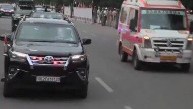 Odisha: PM Narendra Modi's Convoy Gives Way to an Ambulance During His Roadshow in Bhubaneswar, Heartwarming Video Goes Viral