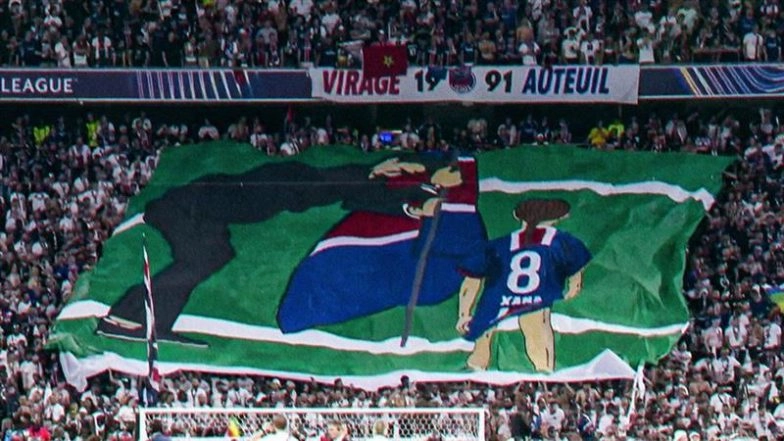 PSG Fans Unveil Tifo In Honour of Coach Luis Enrique's Late Daughter Xana During UEFA Champions League 2024-25 Final Against Inter Milan at Munich (Watch Video)