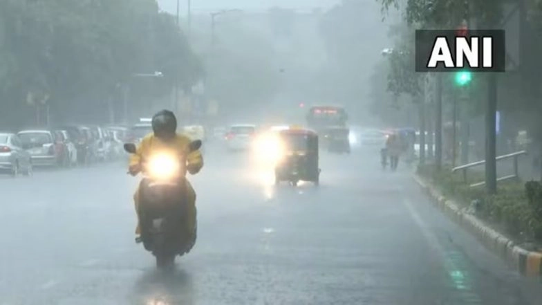 Delhi Weather Alert: IMD Predicts Thunderstorm, Light Rain and Strong Winds Up to 60 kmph Over Next Few Hours