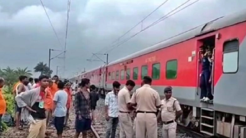 Patna: Avadh-Assam Express Collides With Railway Trolley in Bihar, 1 Killed