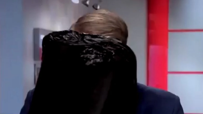 'You Hate It When Your Friends Are Fighting': CNN's Scott Jennings Dunks His Head in Trash Can While Speaking About Elon Musk-Donald Trump Feud (Watch Video)