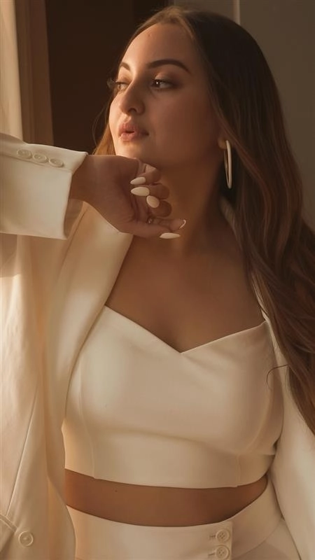 B'Day Spl: Top 5 Sonakshi Sinha Looks That Redefined Fashion Trends