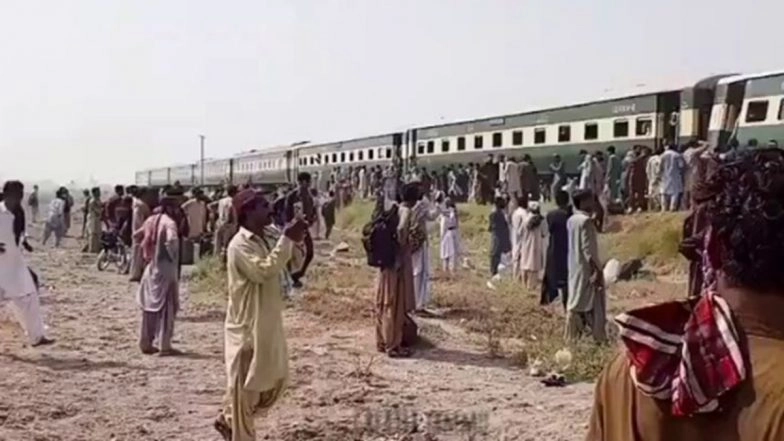 Pakistan Bomb Blast: 6 Carriages of Jaffar Express Train Derail After Being Hit by Bomb Planted Near Railway Track in Jacobabad District