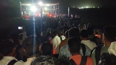Maharashtra: Local and Long-Distance Trains Get Delayed After Overhead Electric Wire Breaks at Palghar Railway Station, Massive Crowd Gathers at Virar Jetty As Passengers Face Inconvenience (Watch Video)