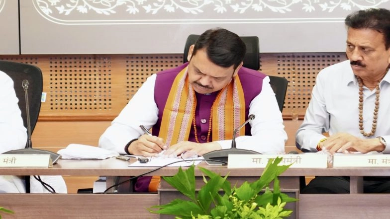 Maha Govt Reconstitutes Committee to Resolve Border Dispute with Karnataka