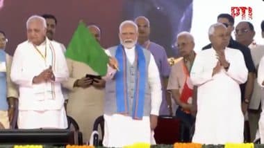PM Narendra Modi Inaugurates, Lays Foundation Stones for Projects Worth Over INR 5,900 Crore in Bihar's Siwan (Watch Video)