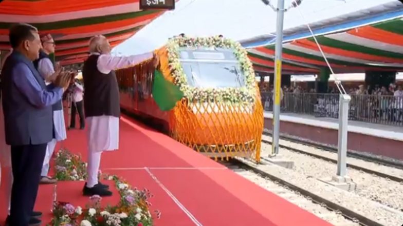 Jammu and Kashmir: PM Narendra Modi Flags Off 2 Vande Bharat Express Trains From Katra to Srinagar (Watch Videos)
