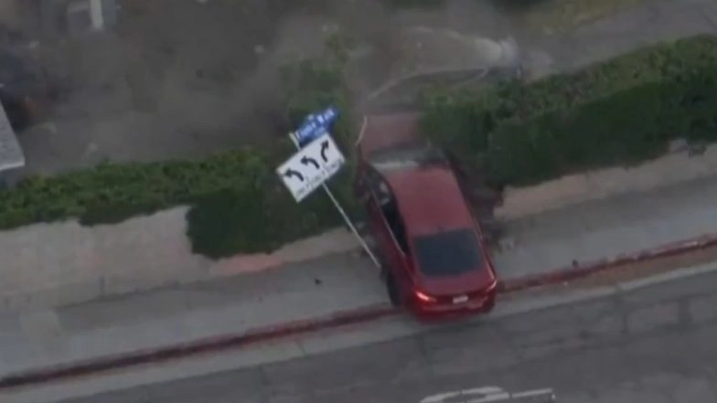 US: Suspected DUI Driver Crashes Into Wall at Valley Vista While Attempting To Evade Highway Patrol in California, Video Surfaces