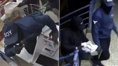 Jewellery Heist Caught on Camera in Bengaluru: Masked Men Loot Gold Worth Lakhs From Magadi Road Shop in 18 Seconds, Dummy Gun Suspected As Police Scan CCTV Video for Clues