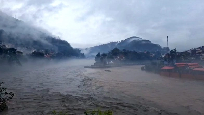 Houses Damaged, Vehicles Washed Away Due to Heavy Rain and Cloudburst in Himachal Pradesh