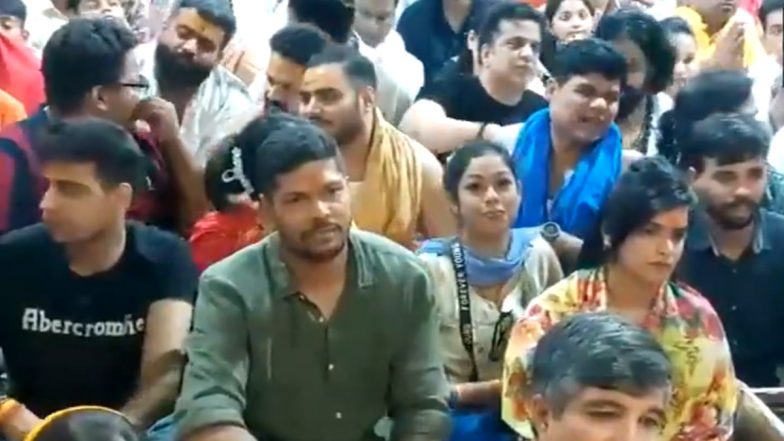 Umesh Yadav Attends ‘Bhasma Aarti’ at Ujjain’s Mahakaleshwar Temple on Nag Panchami 2025 