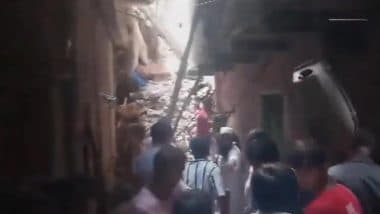 Delhi Building Collapse: 2 Dead, Several Injured After Building Collapses in Seelampur; Rescue Operations Underway (Watch Videos)