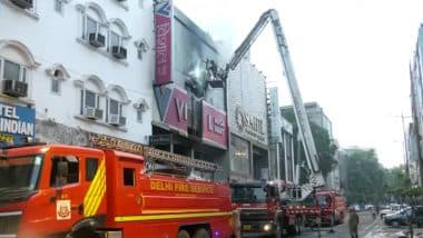 Delhi Fire: Man Found Dead Inside Lift After Blaze Erupts at Vishal Mega Mart Showroom in Karol Bagh (Watch Videos)