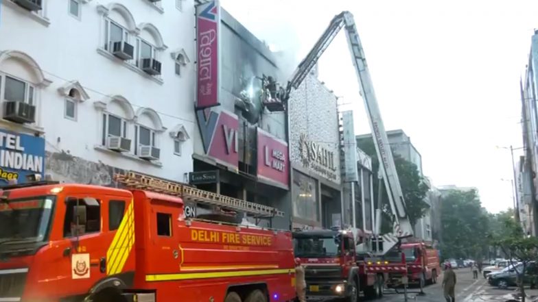 Delhi Fire: Man Found Dead Inside Lift After Blaze Erupts at Vishal Mega Mart Showroom in Karol Bagh (Watch Videos)