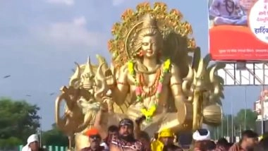 Kanwar Yatra Special: Devotees From Gurugram Carry 800-1,000 kg Golden Statue of Lord Shiva on Wheels in Haridwar (Watch Video)