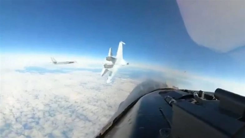 Russian Fighter Jet Su-35 Performs Unsafe ‘Headbutt’ Manoeuvre, Cuts Off US F-16 Over Alaska; Old Video Goes Viral Again