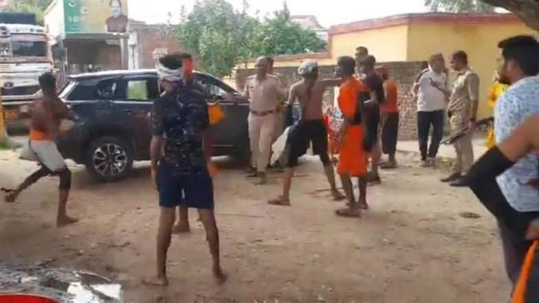 Bareilly: Kanwariyas Vandalise Car in Front of Police After It Brushes Against Them in UP, Video Surfaces