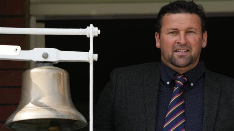 Steve Harmison Rings Iconic ‘Five-Minute Bell’ at Lord’s Cricket Ground Before Day 5 of IND vs ENG 3rd Test 2025 (See Pic)